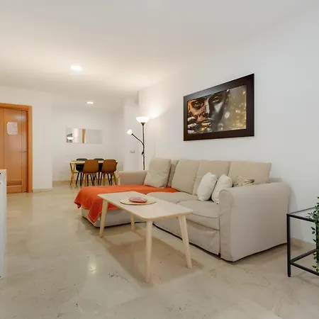 Centro Con Aparcamiento 度假居